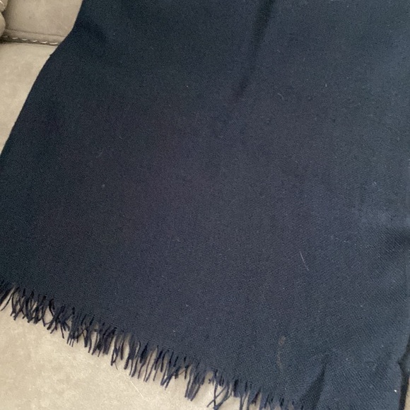 ⭐️🌴YSL Yves Saint Laurent 70% Cashmere 30% Silk Scarf - Picture 4 of 4